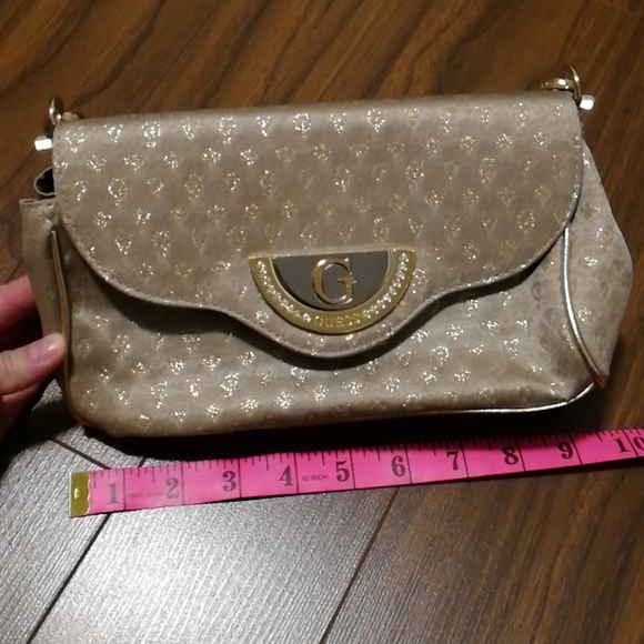 VGUC glitzy gold Guess purse with chain handle - Picture 7 of 8